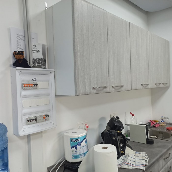 91 sqm Office for Rent with Furnishings and 2 Car Spaces