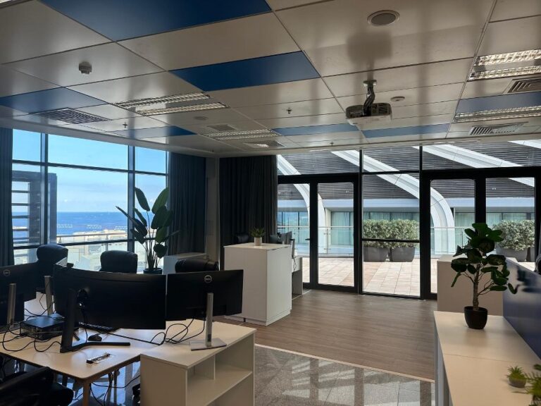 Premium Level 9 Office with Outdoor Area in Mercury Towers