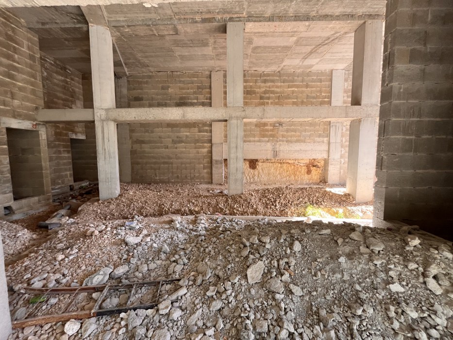 Shops for rent in Malta: 700 SQM large showroom on three floors