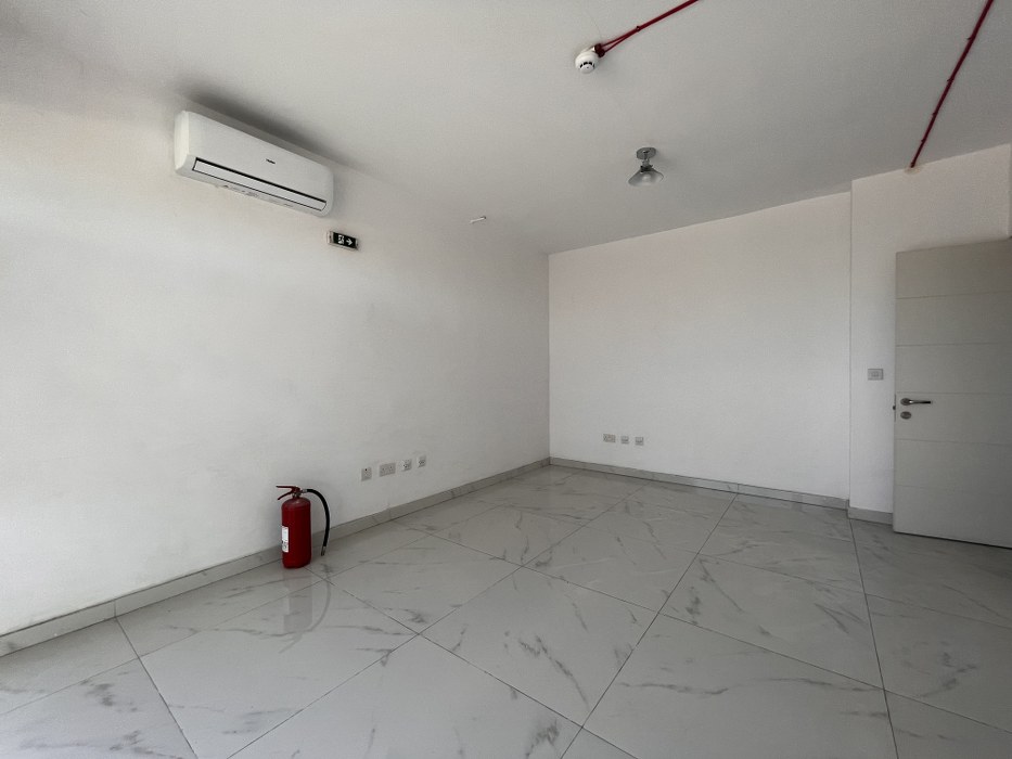Shop to let in Burmarrad in a prime area