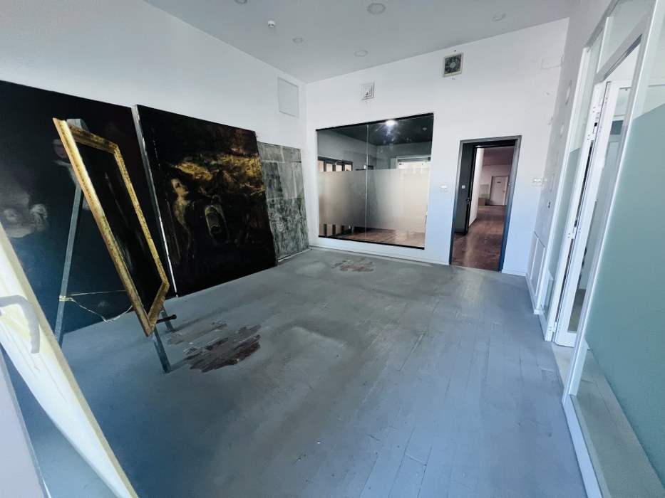 Showroom/office on a busy road in Marsa