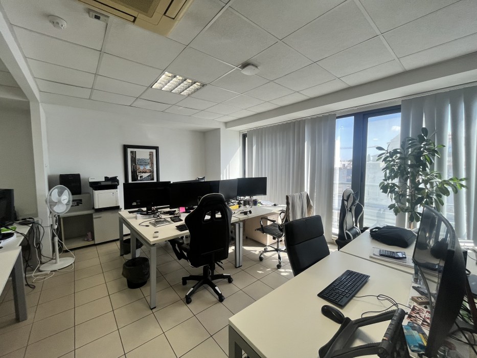 Spacious 300SQM Customizable Office for Rent in Mosta
