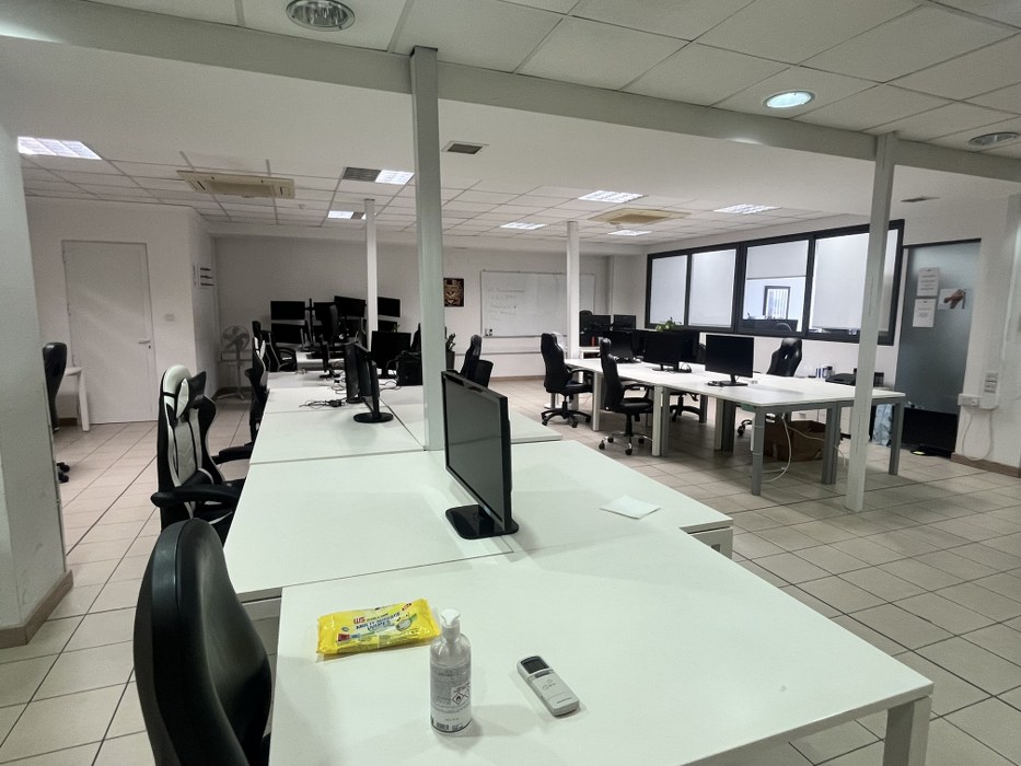 Spacious 300SQM Customizable Office for Rent in Mosta