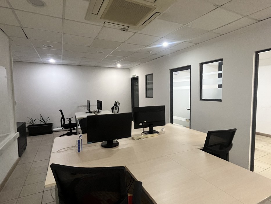 Spacious 300SQM Customizable Office for Rent in Mosta