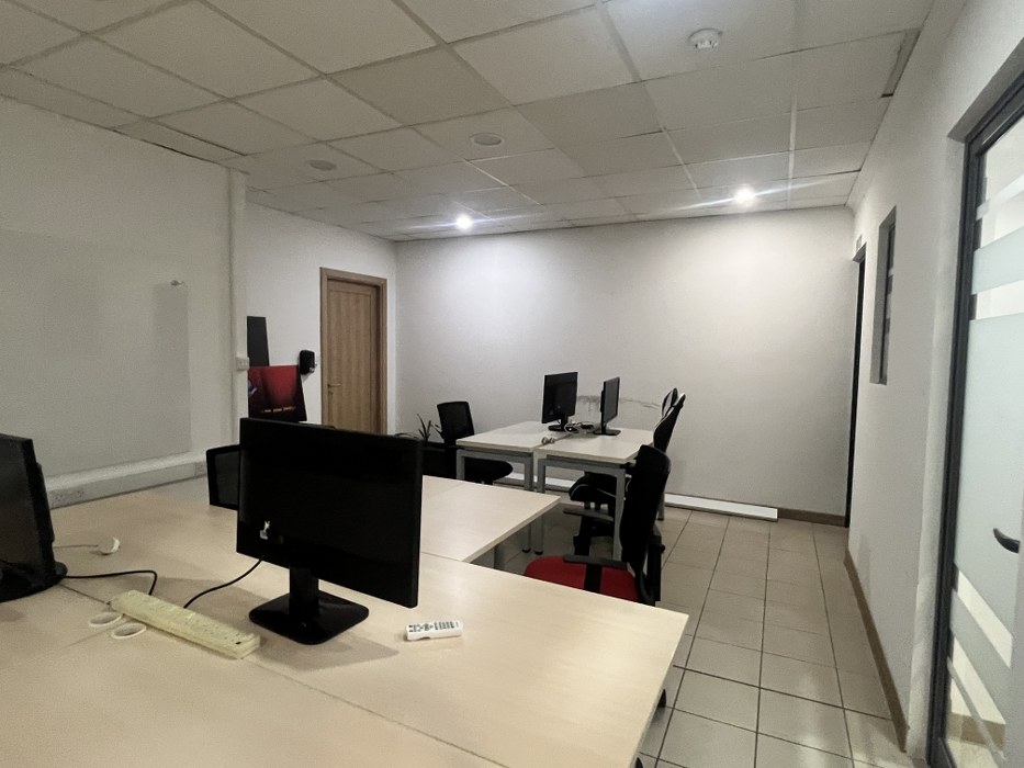 Spacious 300SQM Customizable Office for Rent in Mosta