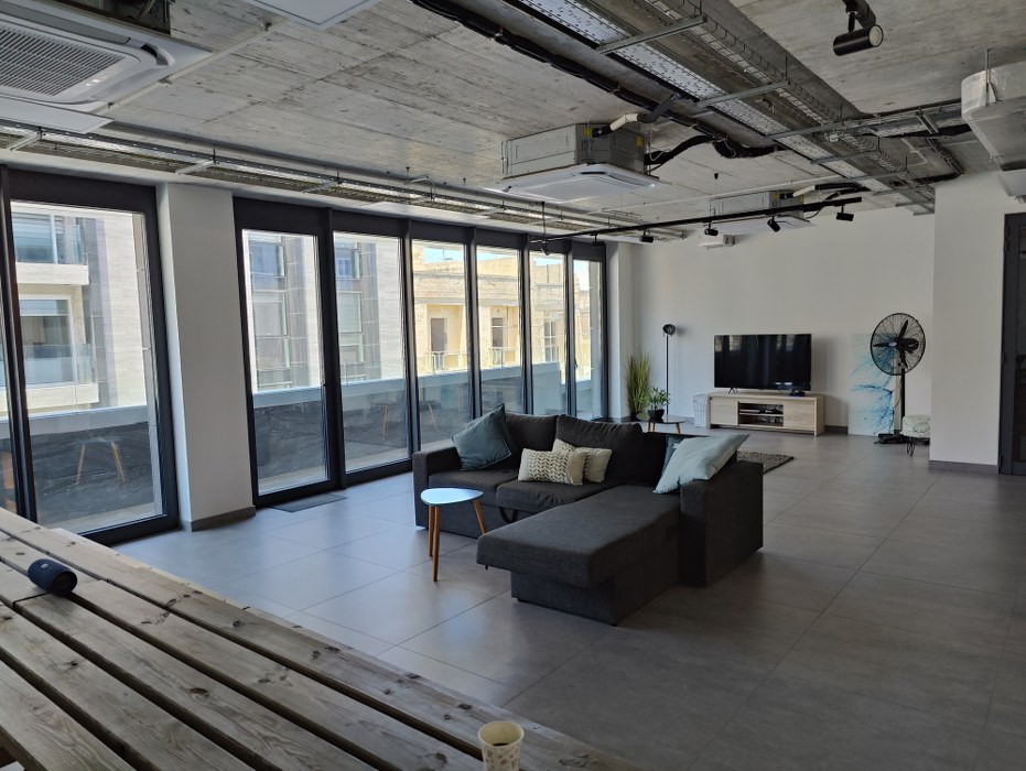 Ta' Xbiex 100sqm office to let