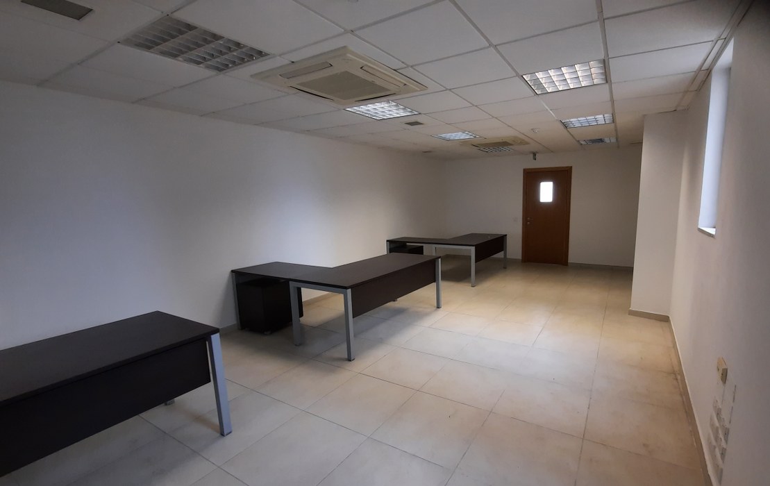 Office to let on the 6th floor with an area of 80sqm in Sliema