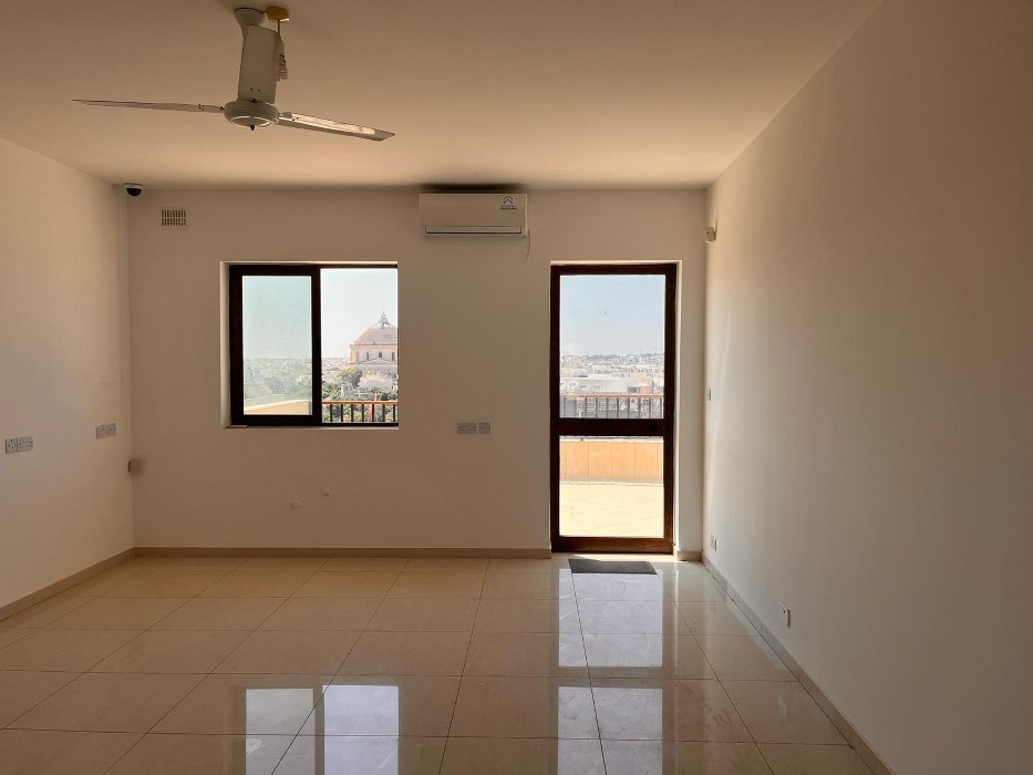 Mosta 220 sqm penthouse for commercial use
