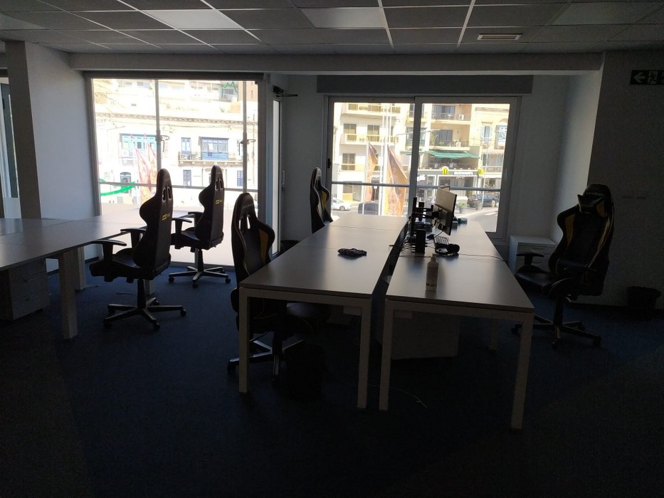 Offices for rent Malta: 610sqm Open plan Office over looking the Waterfront