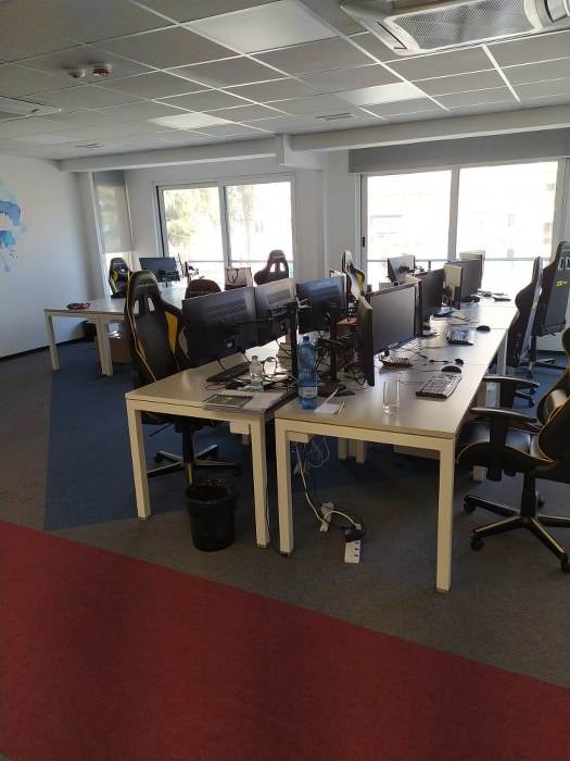 Offices for rent Malta: 610sqm Open plan Office over looking the Waterfront