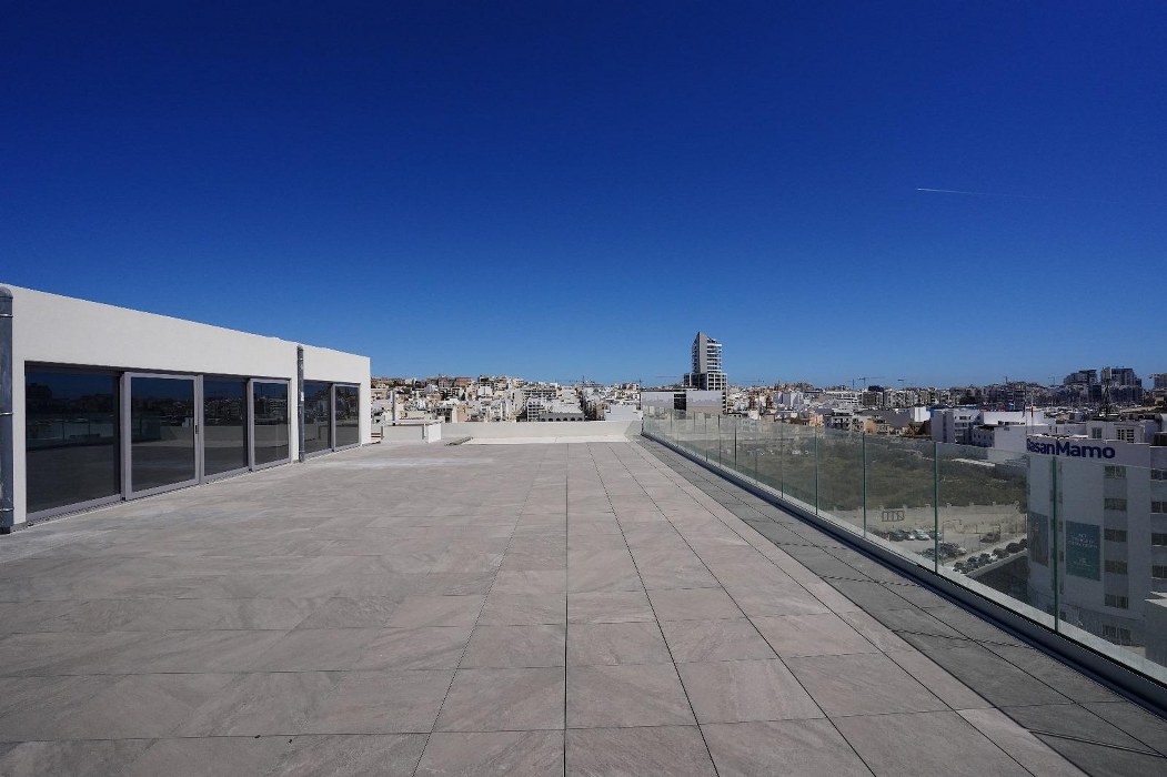 Penthouse Office that Consists of 525sqm for rent in Gzira