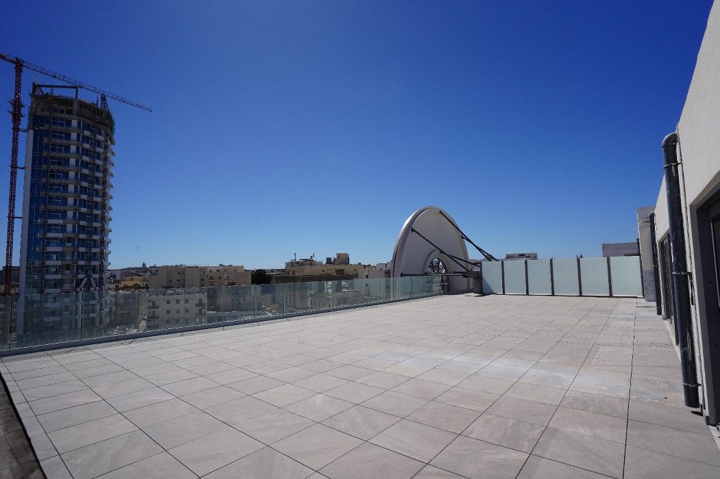 Penthouse Office that Consists of 525sqm for rent in Gzira